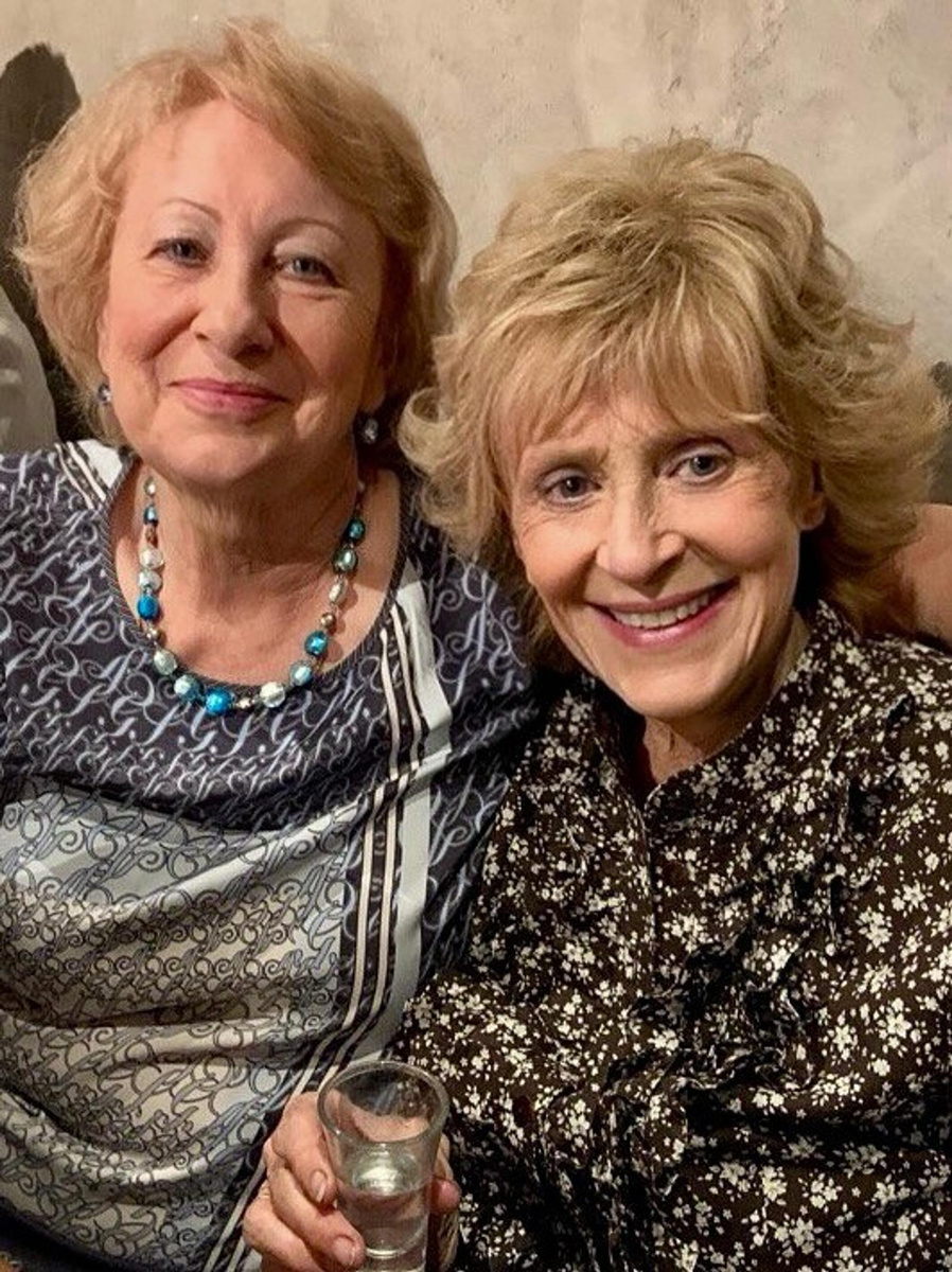    Мама Сергея Дроботенко с Региной Дубовицкой. Фото: Инстаграм (запрещён в РФ) @s.a.drobotenko