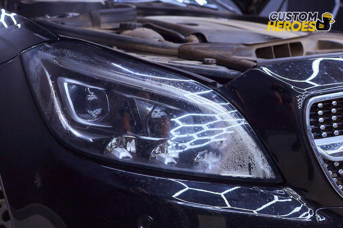 Источник изображения https://custom-heroes.ru/raboty/vid-uslugi/avtosvet/remont/mercedes-benz-cls-novaya-zhizn-pravoy-fary-posle-neudachnogo-remonta/