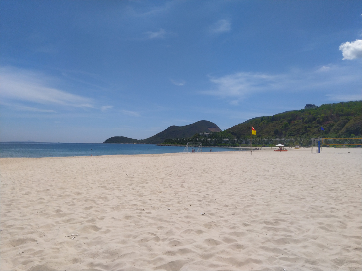 Когда в Нячанге медузы, почти никто не купается