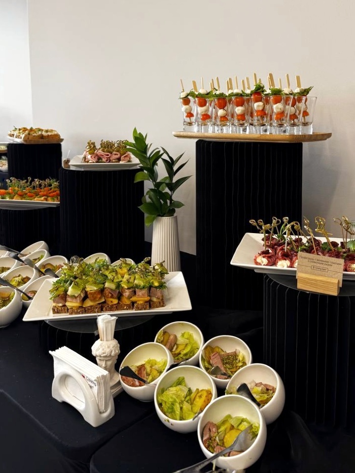 Фуршетная линия с холодными закусками