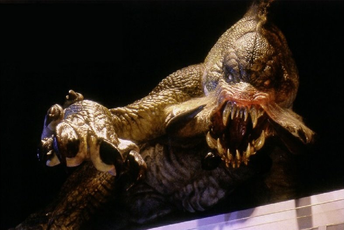 Кадр из фильма «The Relic». Режиссер: Питер Хайамс. Производство: BBC Television Centre, Cloud Nine Entertainment, H2L Media Group, Marubeni Corporation, Mutual Film Corporation, Pacific Western, Paramount Pictures, PolyGram Filmed Entertainment, PolyGram Films (UK), Tele-München (TMG), Toho-Towa, Universal Pictures