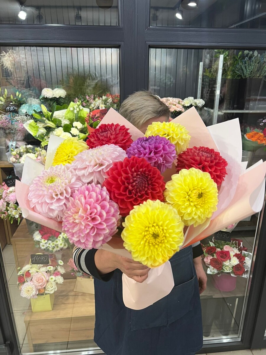 Вот такие милые и яркие георгины