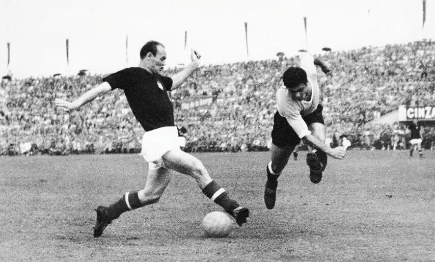 Один из самых ярких матчей Кубка Мира-54, между сборными Венгрии и Уругвая