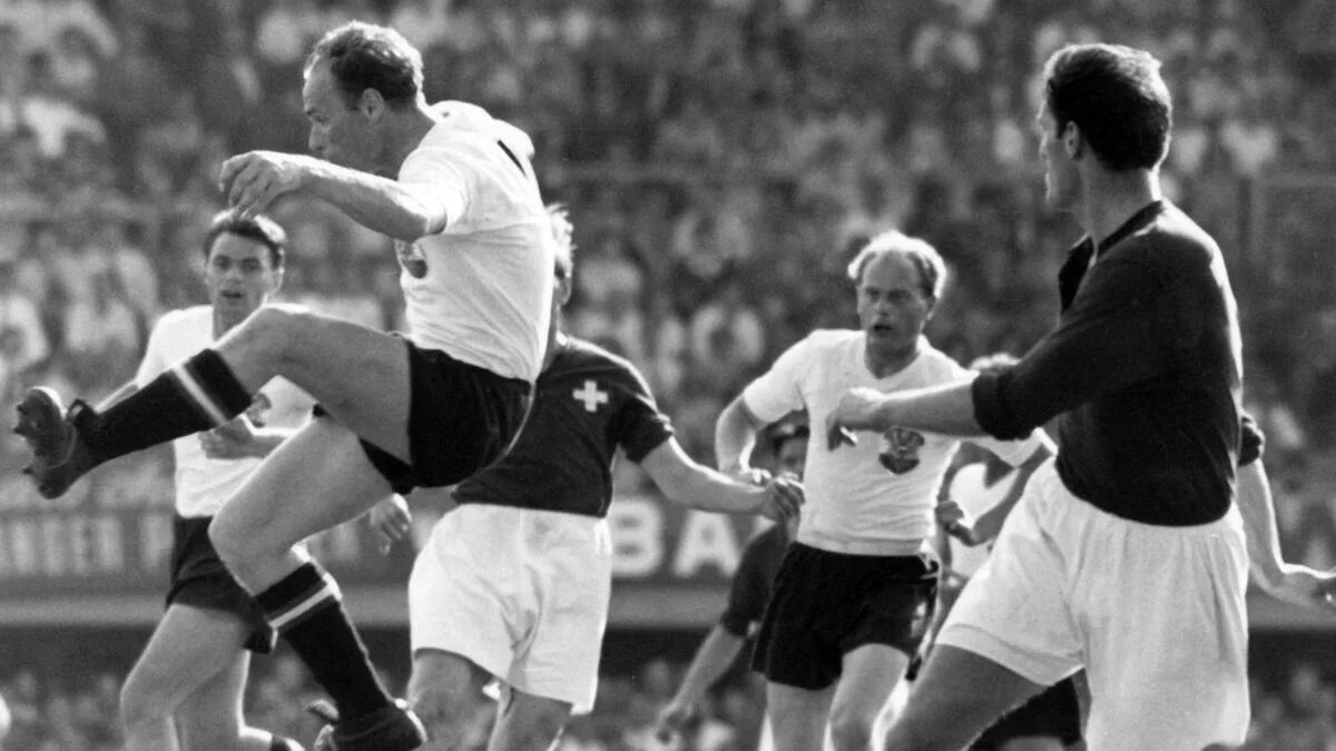 Кадр из одного из самых результативных матчей в истории Кубков Мира. Австрия-Швейцария -7-5.