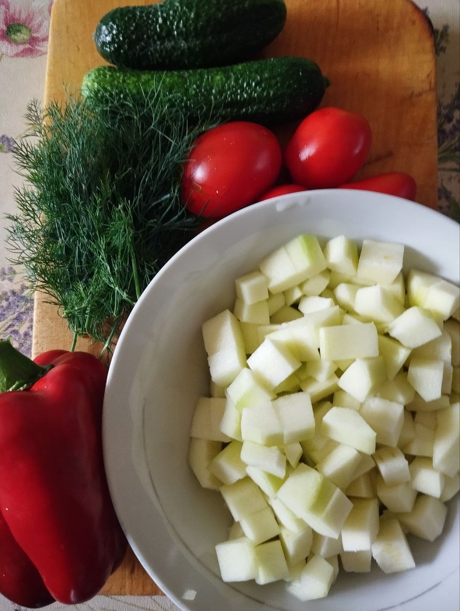 Ингредиенты для салата с кабачками. Что приготовить из кабачков.