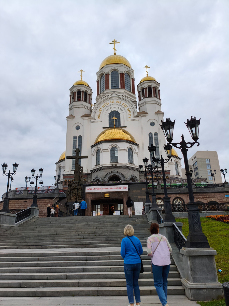                          "Храм-на-Крови"