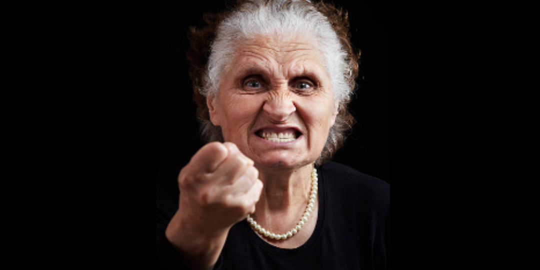 - Заткни рот своей жене, иначе пожалеешь! - кричала свекровь сыну, - Я оставила квартиру твоему брату Кирюшеньке и теперь буду жить с вами