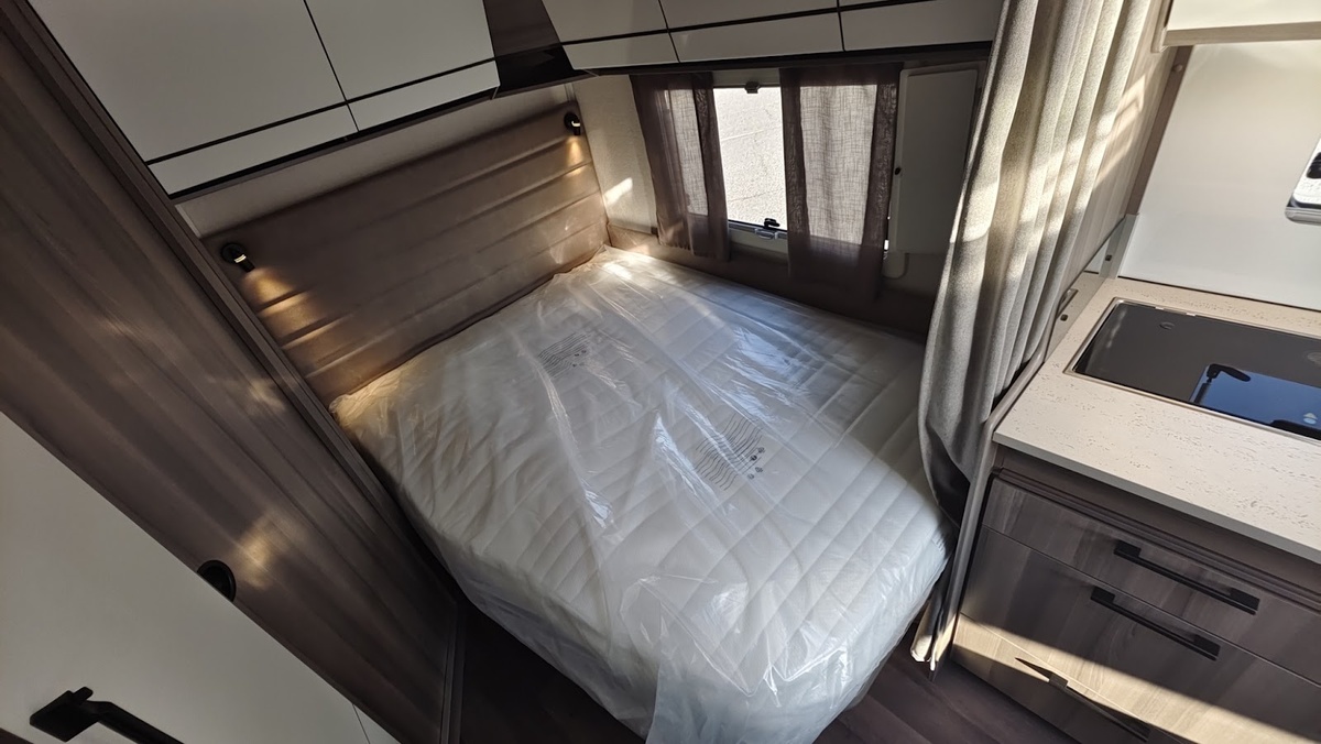 Французская кровать с доступом к багажнику, Яхты на колёсах