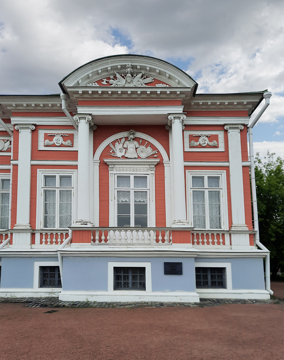 Фрагмент усадебного дома графов Шереметевых. Музей‑заповедник Кусково. Москва. 