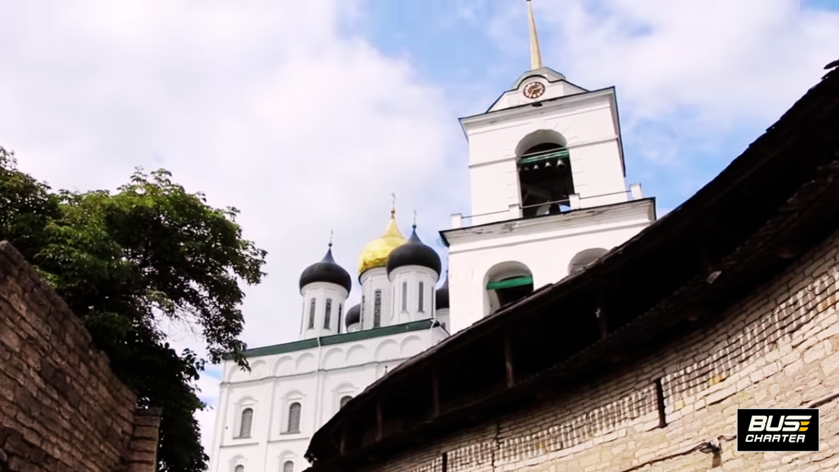 Аренда автобуса и микроавтобуса или минивэна с водителем в Москве посуточно 2025