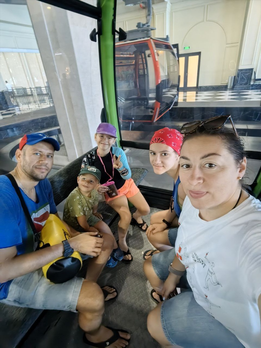 Наша семья в сборе! Летим в парк! 