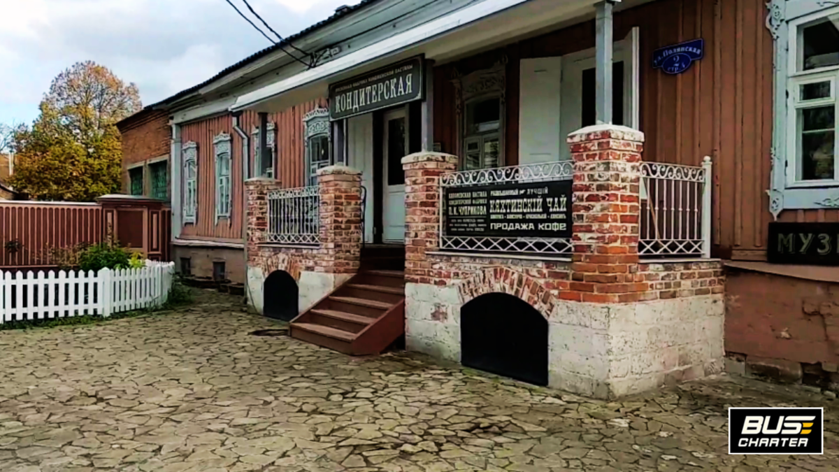 Куда поехать с семьей на выходные или отпуск недорого в Подмосковье осенью 2025