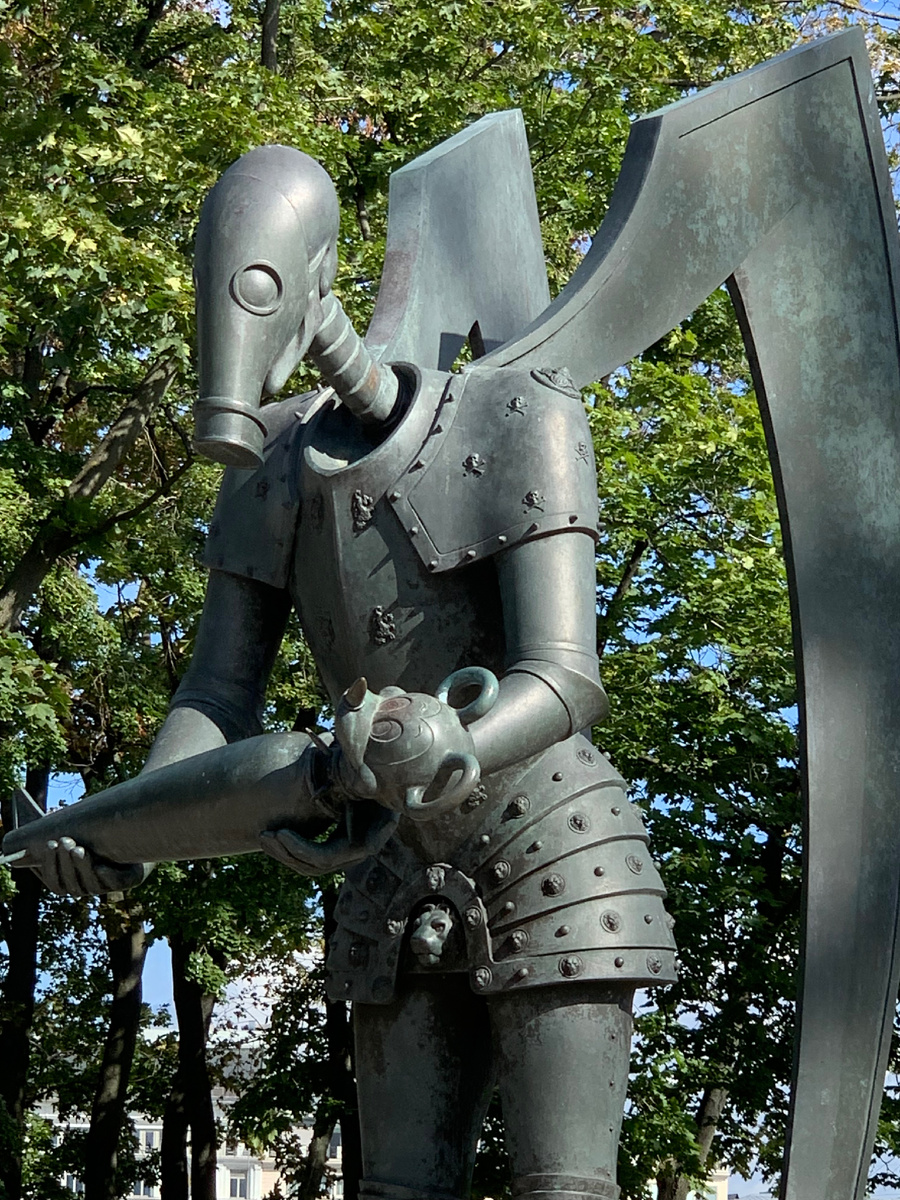 Одна из скульптур Шемякина 