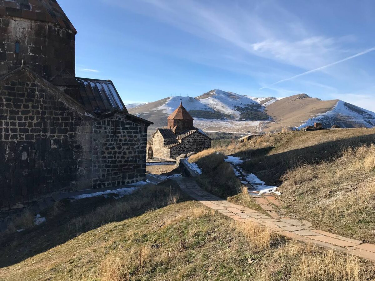 Все пропитано древностью и как такие сооружения остались до наших времен. 