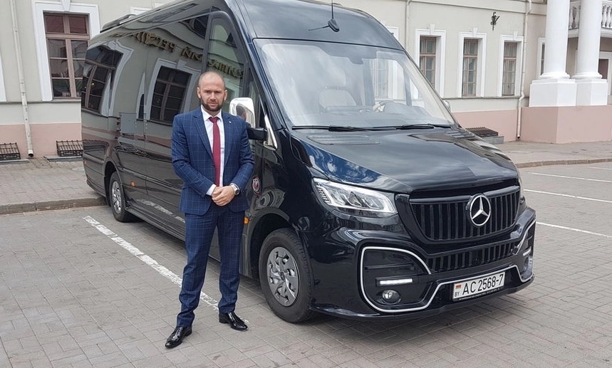 друг у машины