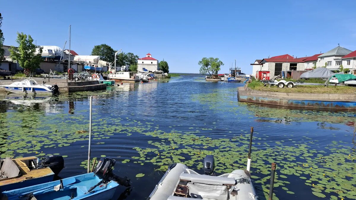    Водно-моторный клуб «Нептун» с прямым выходом в Финский залив. Фото автора.