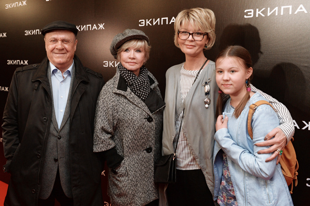    Владимир Меньшов, Вера Алентова, Юлия Меньшова с дочерью Таисией. Фото: РИА Новости/ Григорий Сысоев