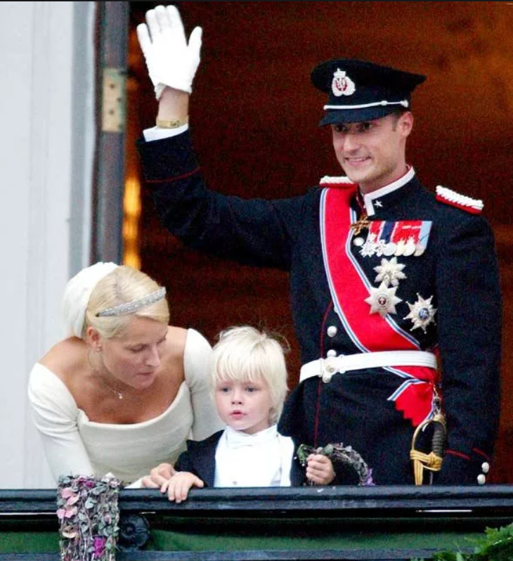 Мариус Борг Хёйби - таким милым малышом он был на свадьбе мамы и отчима