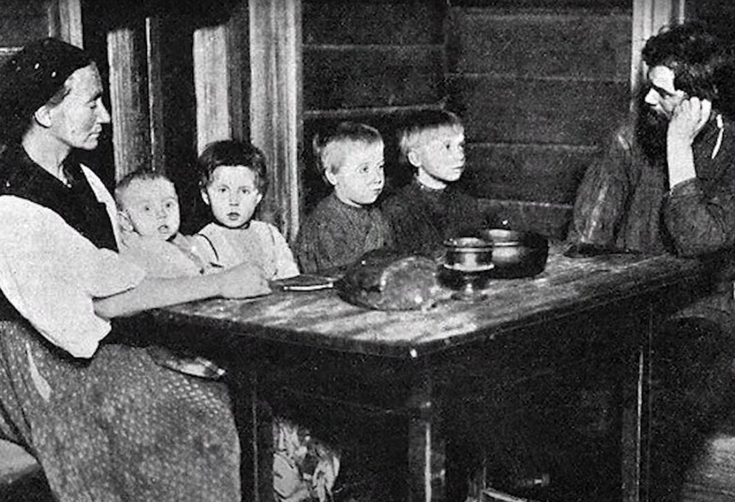 Крестьянская семья в Российской Империи (иллюстрация из открытых источников)