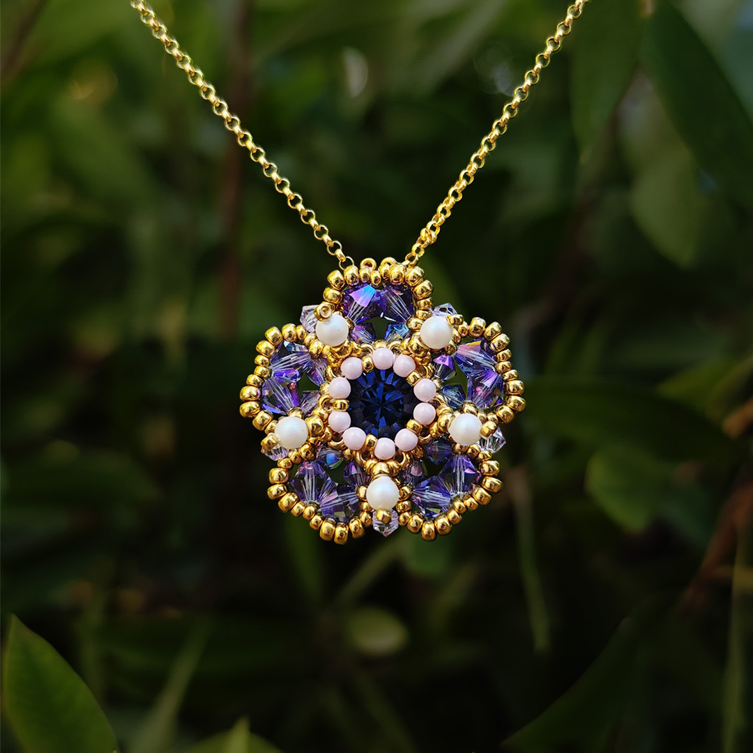 "Фиалка из детства". Автор мастер-класса Анна Брагинская