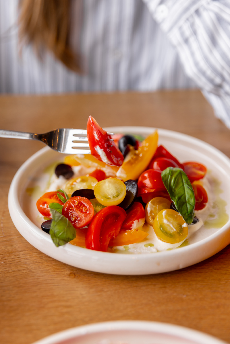 Свежесть прямо с грядки и немного сладкого августа на десерт — в Курагадиван умеют передать лето в каждом блюде