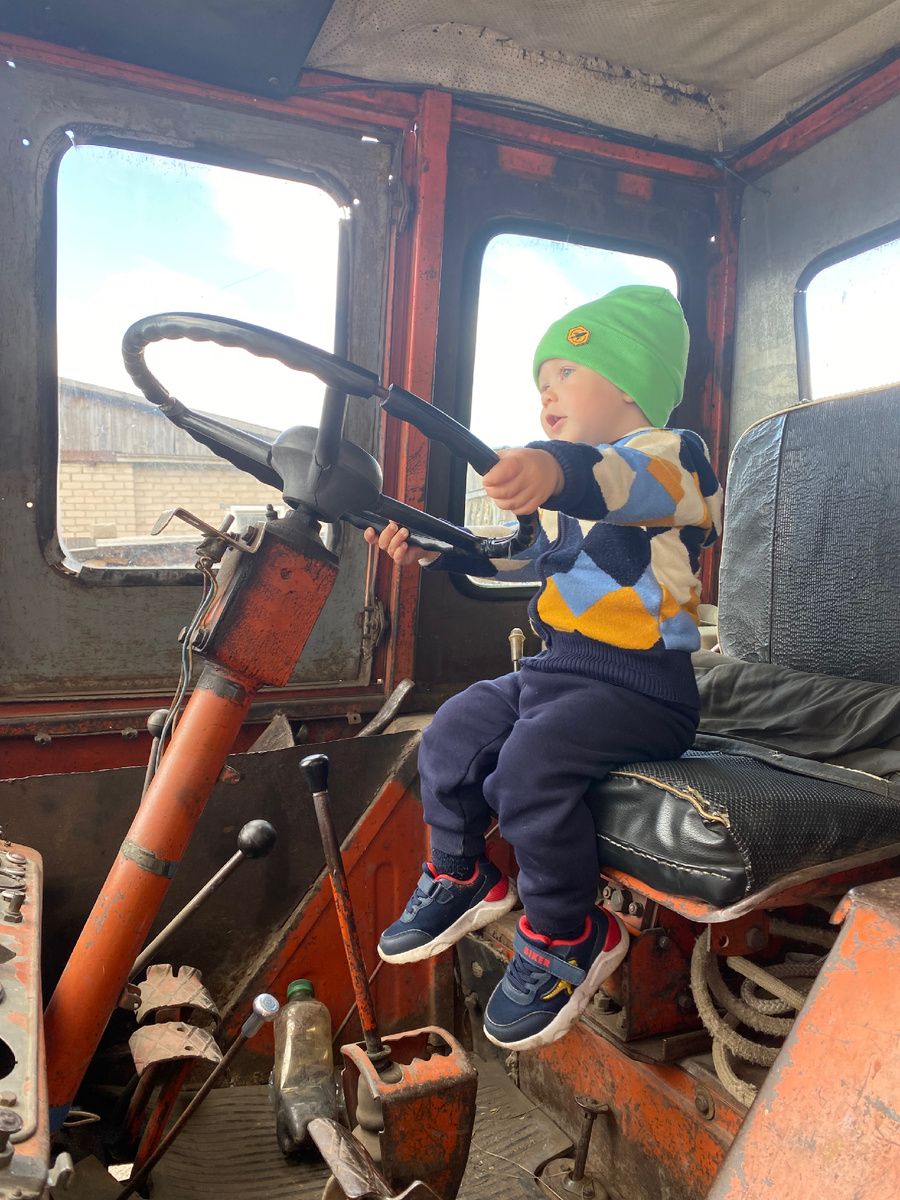 Юный тракторист