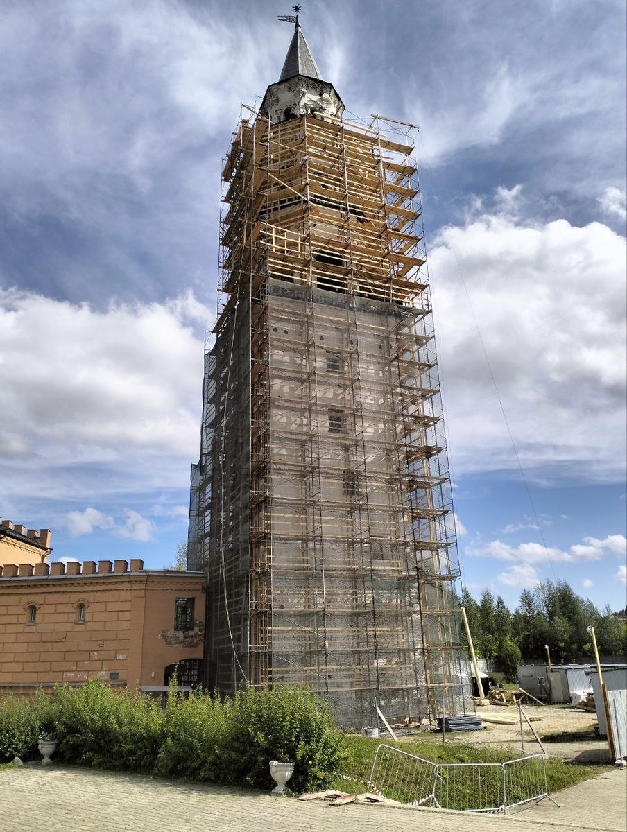 К сожелению башня была на реконструкции.