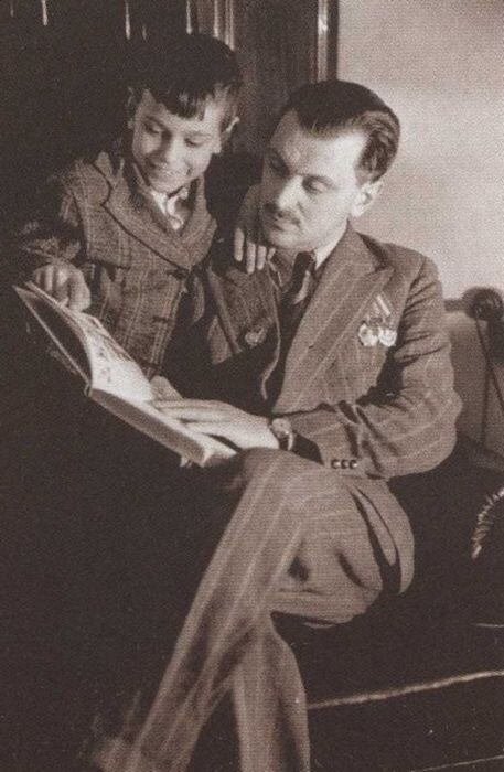 Андрей Кончаловский с отцом.