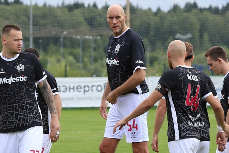 «Амкал» выиграл в Кубке России. В старте команды вышел 226-сантиметровый экс-баскетболист НБА