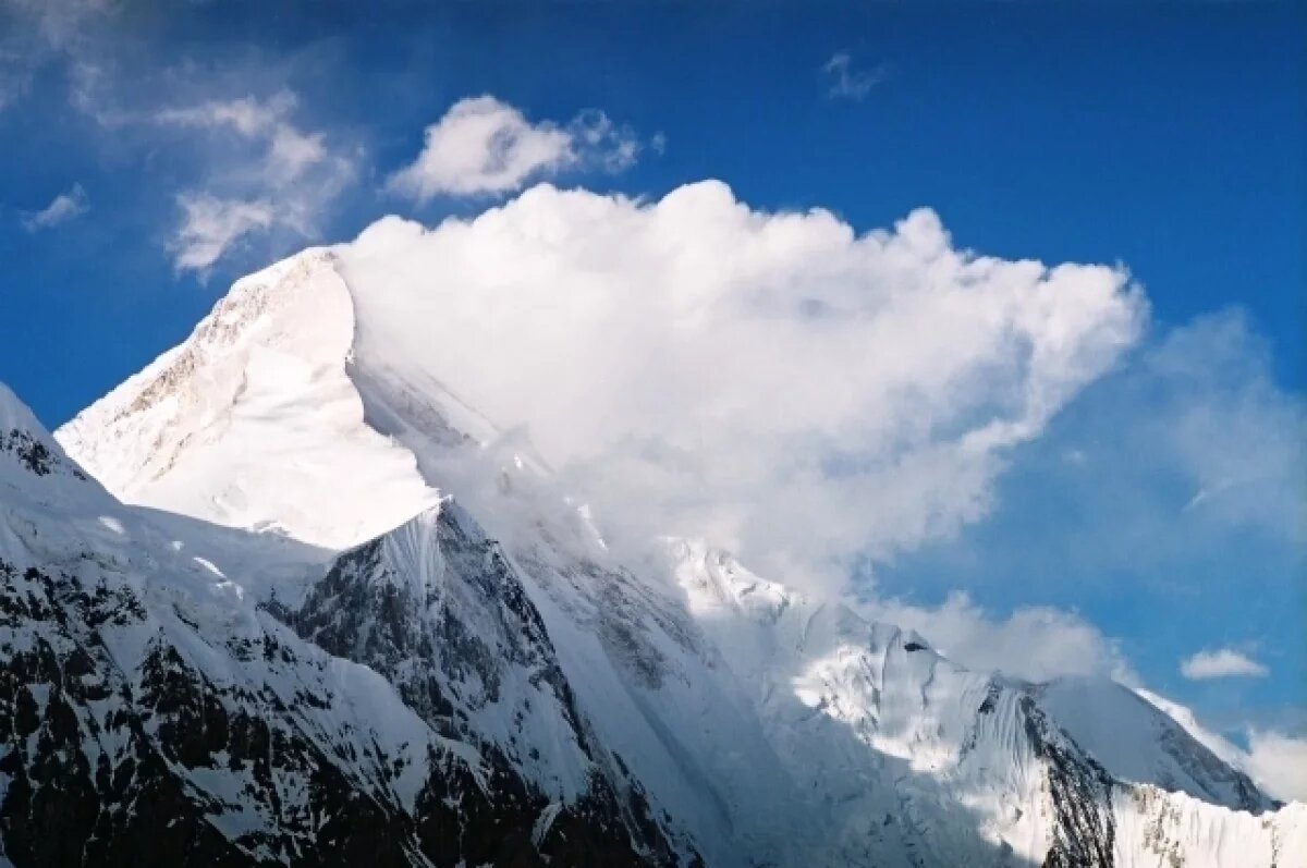    Спасатели отправились к альпинистке Наговициной, застрявшей на пике Победы