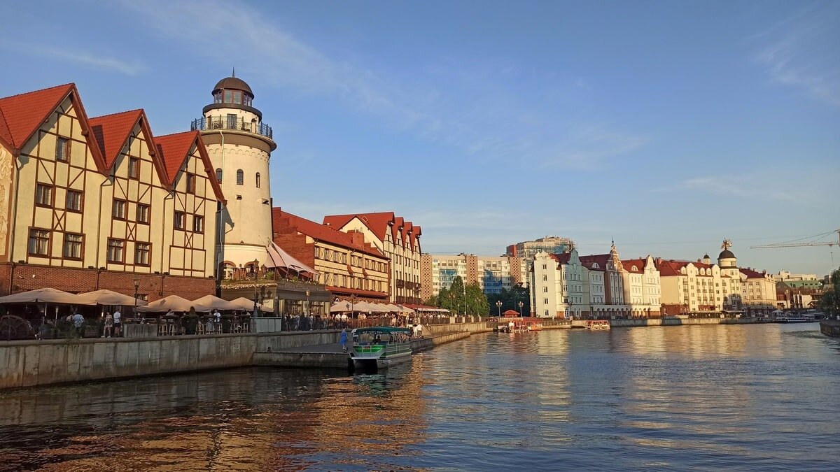 Любимая многими жителями и приезжими локация в городе - Рыбная деревня. Фото из интернета.