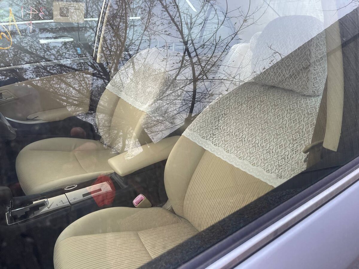 Данные накидки на сиденья можно встретить как на наиболее старых автомобиля, так и на наиболее свежых но не всех. 