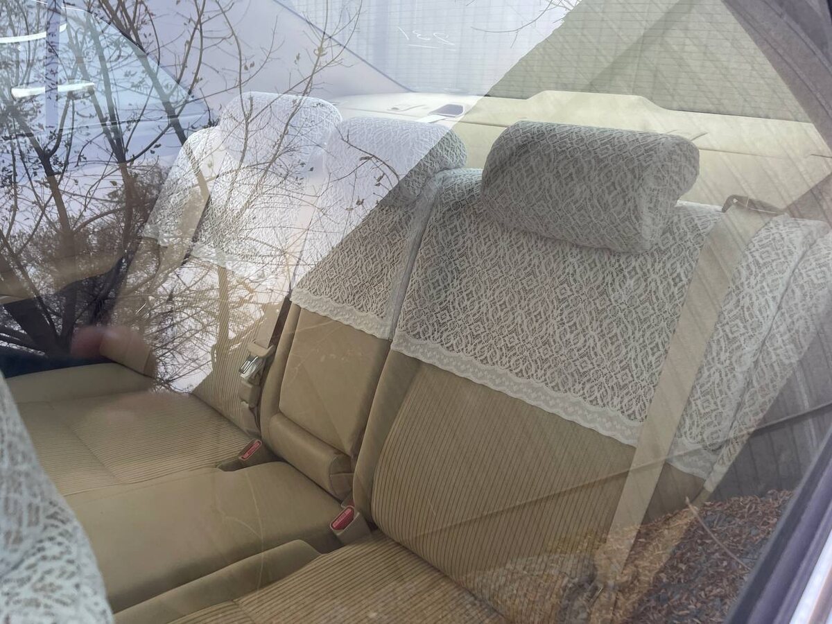 Данные накидки на сиденья придают эстетикику данной TOYOTA PREMIO