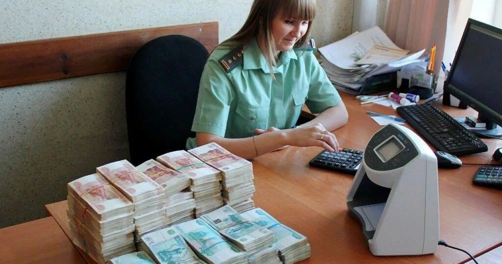 Какие счета и карты не видят приставы в 2025 году?