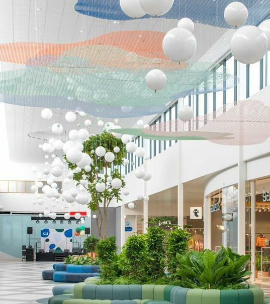 Потолок в торговом центре