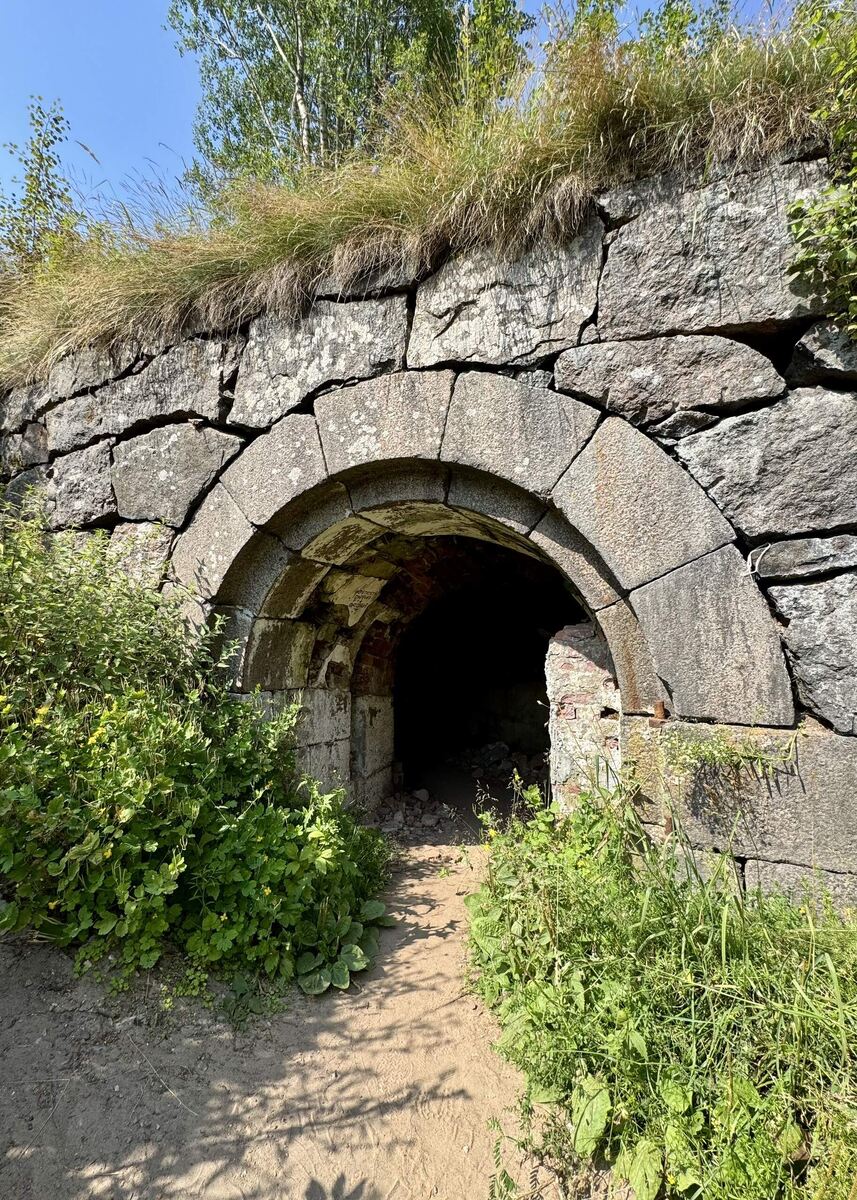 вход во внутрь развалин