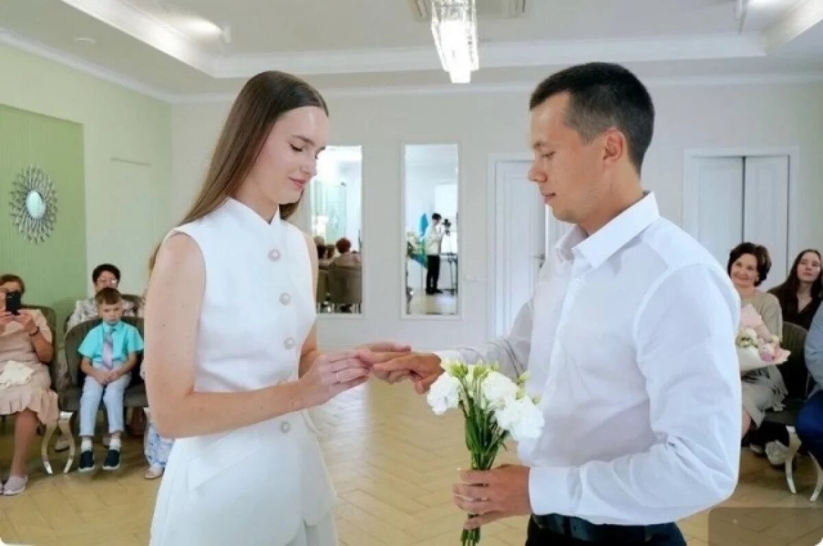    Лето на Среднем Урале – пора свадеб.