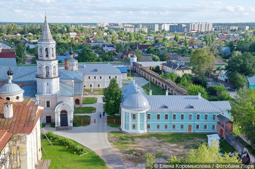 Вид с колокольни Борисоглебского мужского монастыря на город Торжок