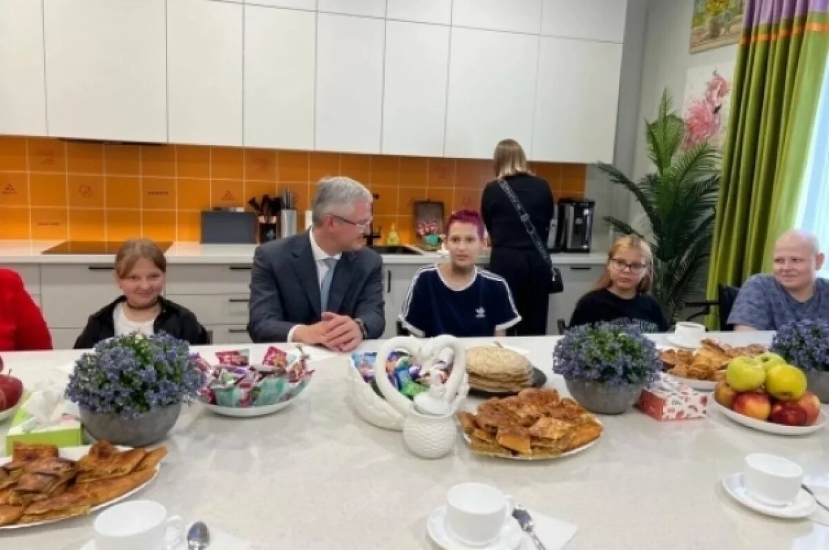    Солодов навестил онкобольных детей первой в России социальной гостиницы