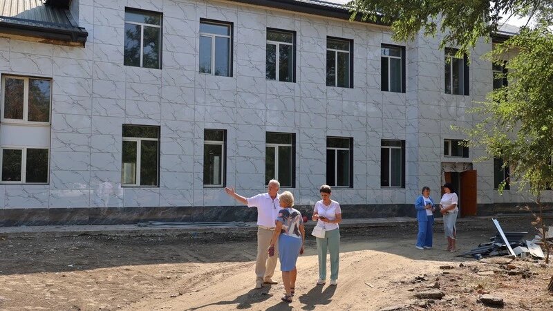    Территорию у школ облагораживают в округе Фото: Пресс-служба Думы Ставропольского края