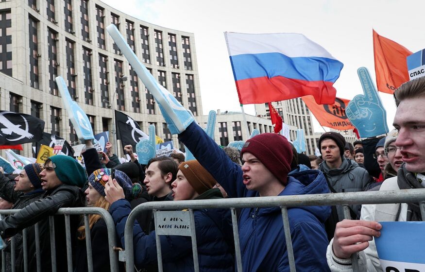    Угроза бунта. Введение тотального контроля. Макрон угрожает Путину: главное к утру