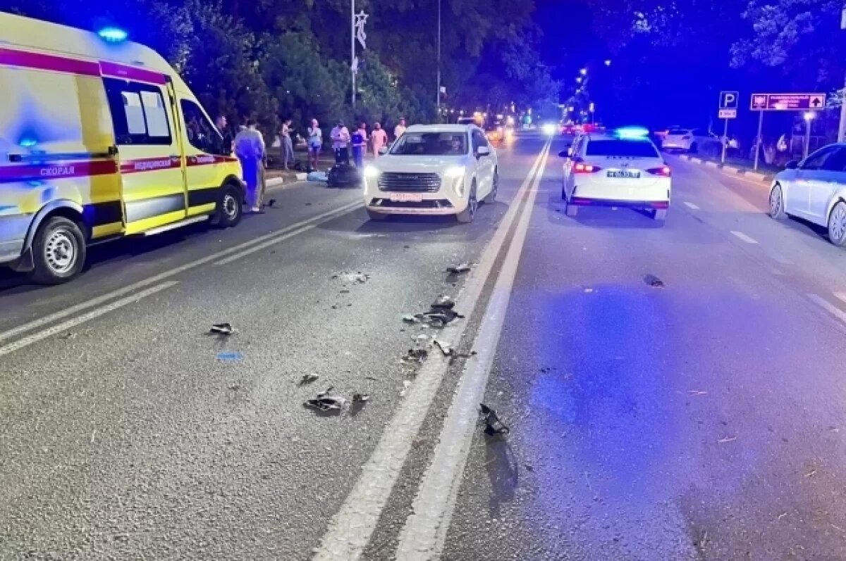    Мотоциклист погиб под колесами легкового автомобиля на трассе в Геленджике