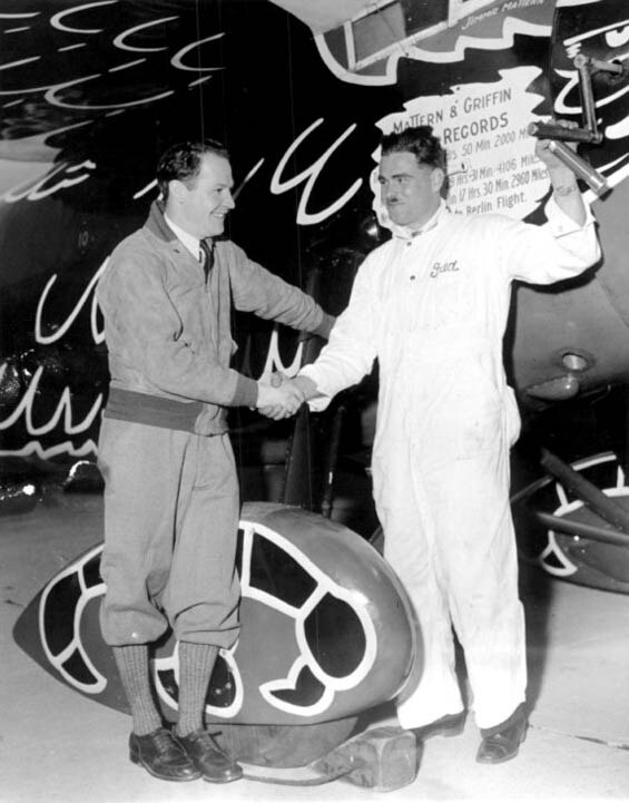 Американские лётчики Д. Маттерн и Б. Гриффин, 1932 год. фото из ria.ru