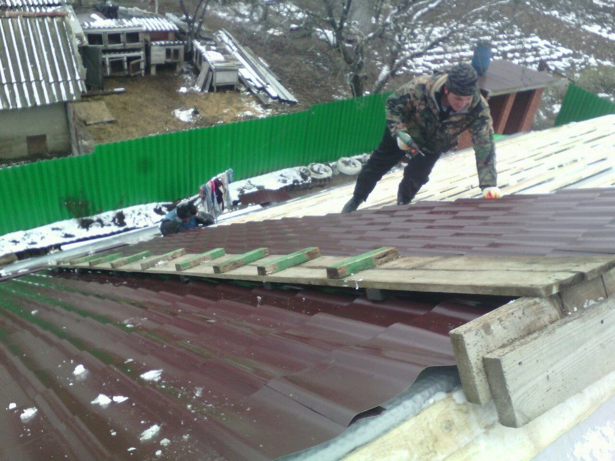 Как правильно заменить кровлю: пошаговый план и выбор материалов