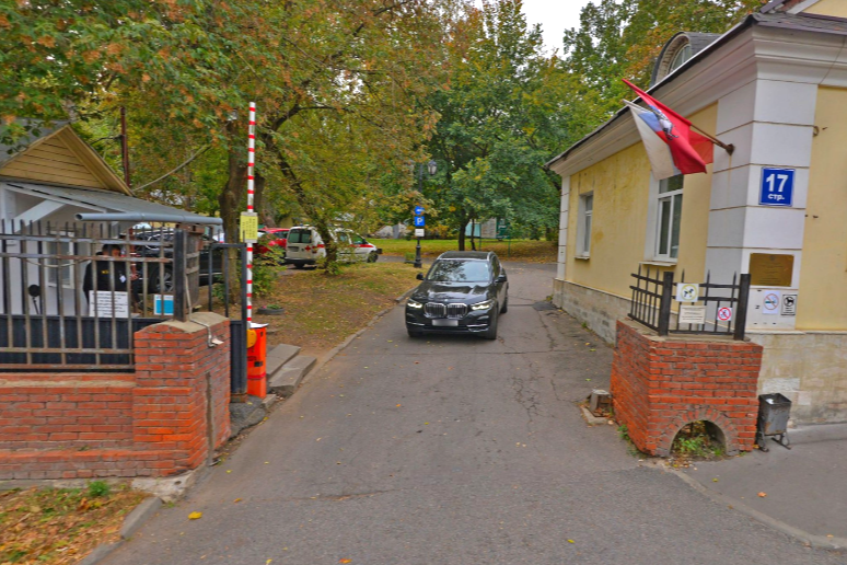 Вход в усадебный парк на панорамном снимке. Источник: Яндекс Карты 