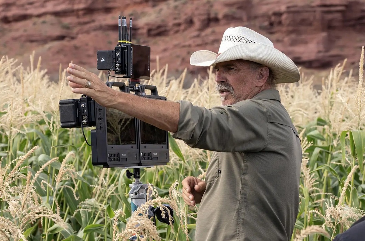 Кевин Костнер на съемках «Горизонтов»