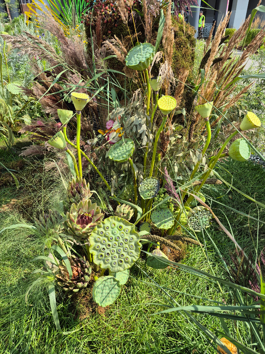 И что это за чудо природы? Ландшафтный парк на набережной в Екатеринбурге