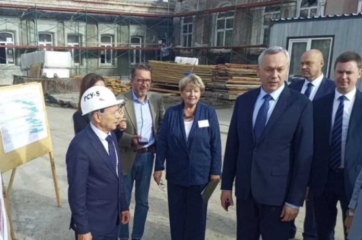    Губернатор Травников проверил ремонт школ в Куйбышевском районе