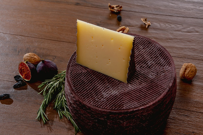 Альпийский сыр, фермерский. Из коровьего молока. "Гжельское подворье", Москва