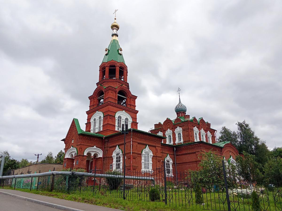 Храм апостола и евангелиста Иоанна Богослова в Игре. Фотография сделана мной.